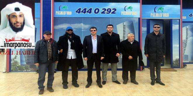 Katarlı Kraliyet Ailesi Üyesi Şeyh Abdulaziz Al Thani (Soldan ikinci), New Idea Tower Fikirtepe satış ofisini ziyaret etti ve Palma D'oro May İnşaat Yönetim Kurulu Başkanı Orhan Ekşi (ortada), Yönetim Kurulu Üyesi Sinan Ekşi (en sağda), şirket personeli ve ada temsilcileriyle hatıra fotoğrafı çektirdi...