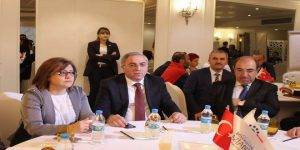 TOKİ ve Gaziantep Büyükşehir Belediyesi iş birliğinde yapılan  50 bin konutluk Kuzey Şehir Projesi'nin  "Arama Konferansı" yapıldı. Konferansa TOKİ Başkanı Merhmet Ergün Turan  (ortada) Gaziantep Büyükşehir Belediye Başkanı Fatma Şahin katıldı. ( Feride Pelin İnal - Anadolu Ajansı )