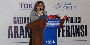 TOKİ ve Gaziantep Büyükşehir Belediyesi iş birliğinde yapılan  50 bin konutluk Kuzey Şehir Projesi'nin  "Arama Konferansı" yapıldı.  Gaziantep Büyükşehir Belediye Başkanı Fatma Şahin konferansta konuştu ( Feride Pelin İnal - Anadolu Ajansı )