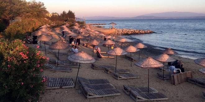 ihlas_Armutlu_Tatil_K__y___Kad__nlar_Plaj